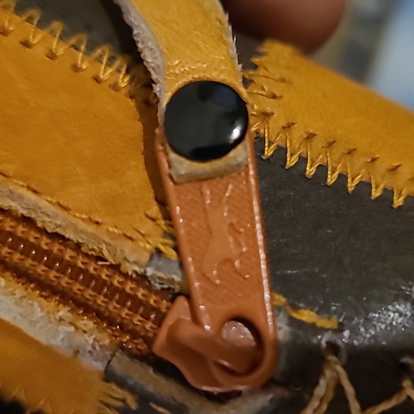 Leather stitched patchwork check pattern tube zipper pouch - Picture 9 of 12